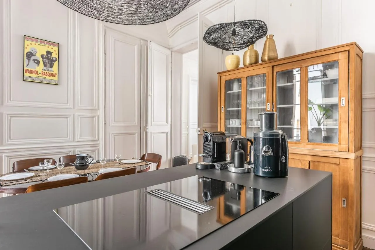 Outstanding Parisian Flat In Heart Of Paris Center Apartment France