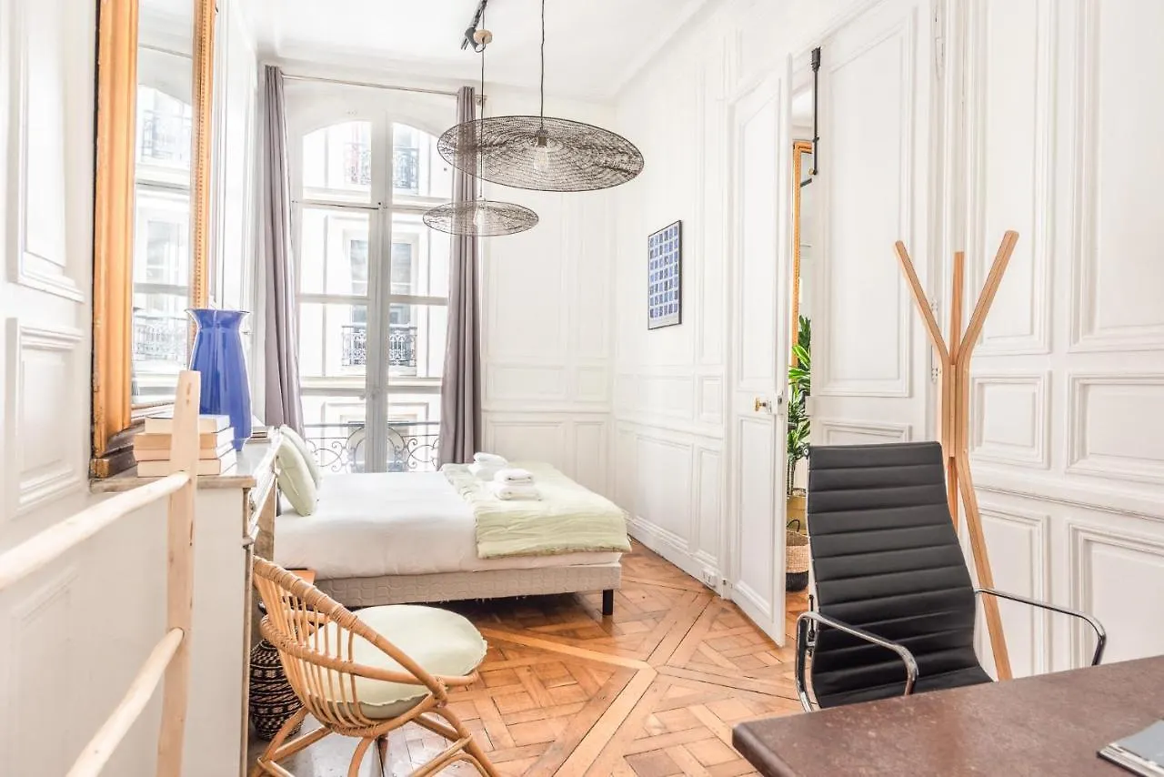 Outstanding Parisian Flat In Heart Of Paris Center Apartment France