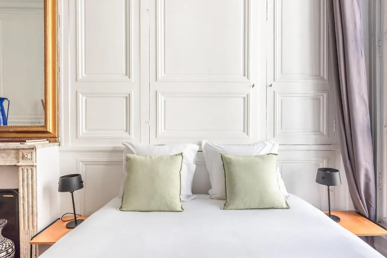 Outstanding Parisian Flat In Heart Of Paris Center Apartment France