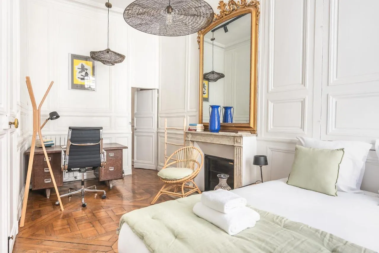 Outstanding Parisian Flat In Heart Of Paris Center Apartment 0*,