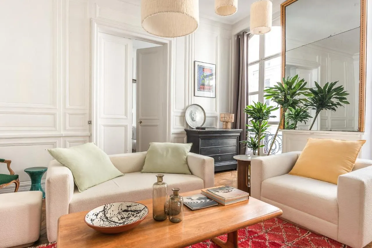 Outstanding Parisian Flat In Heart Of Paris Center Apartment
