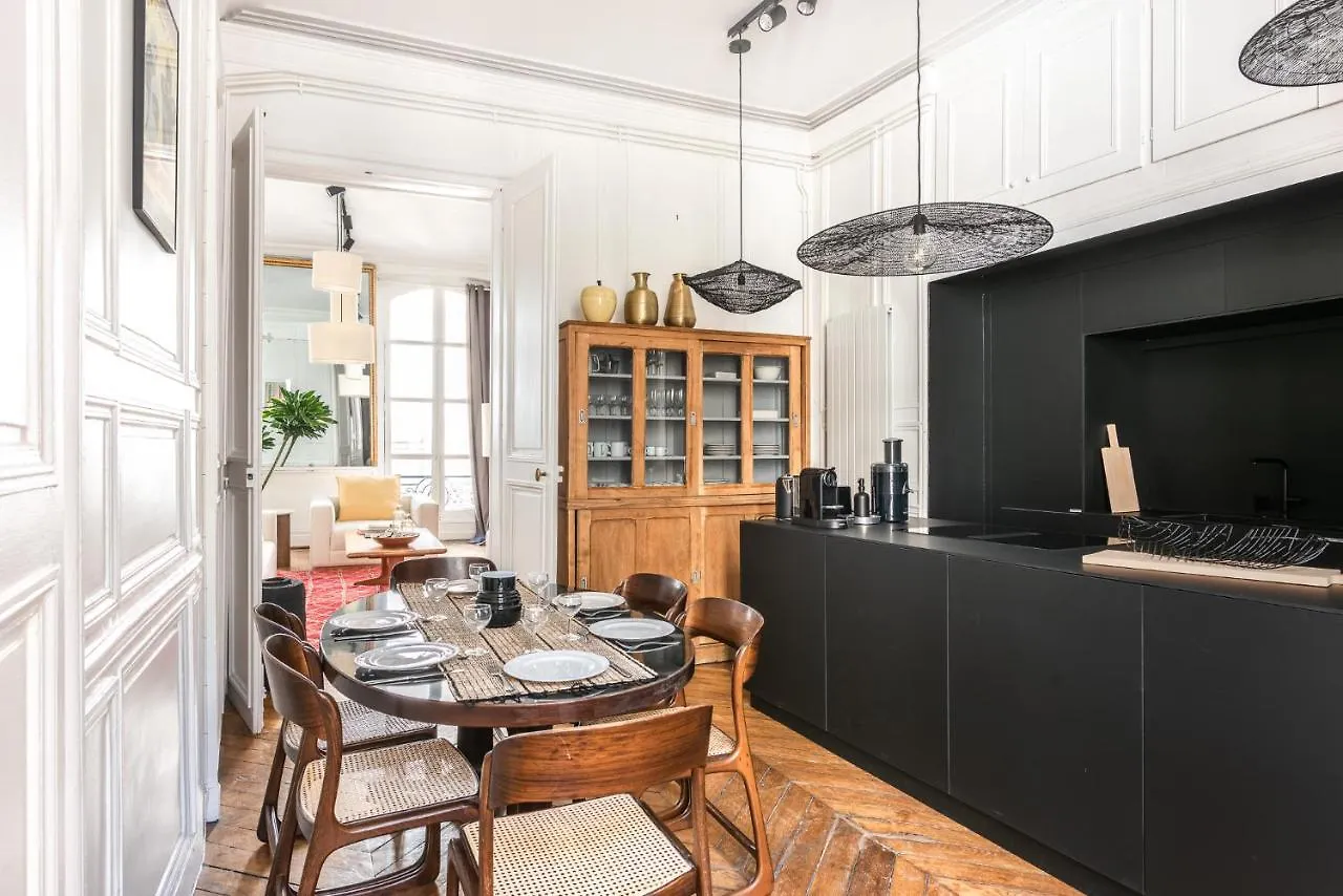 Outstanding Parisian Flat In Heart Of Paris Center Apartment