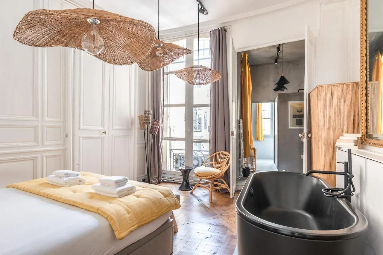 Outstanding Parisian Flat In Heart Of Paris Center Apartment