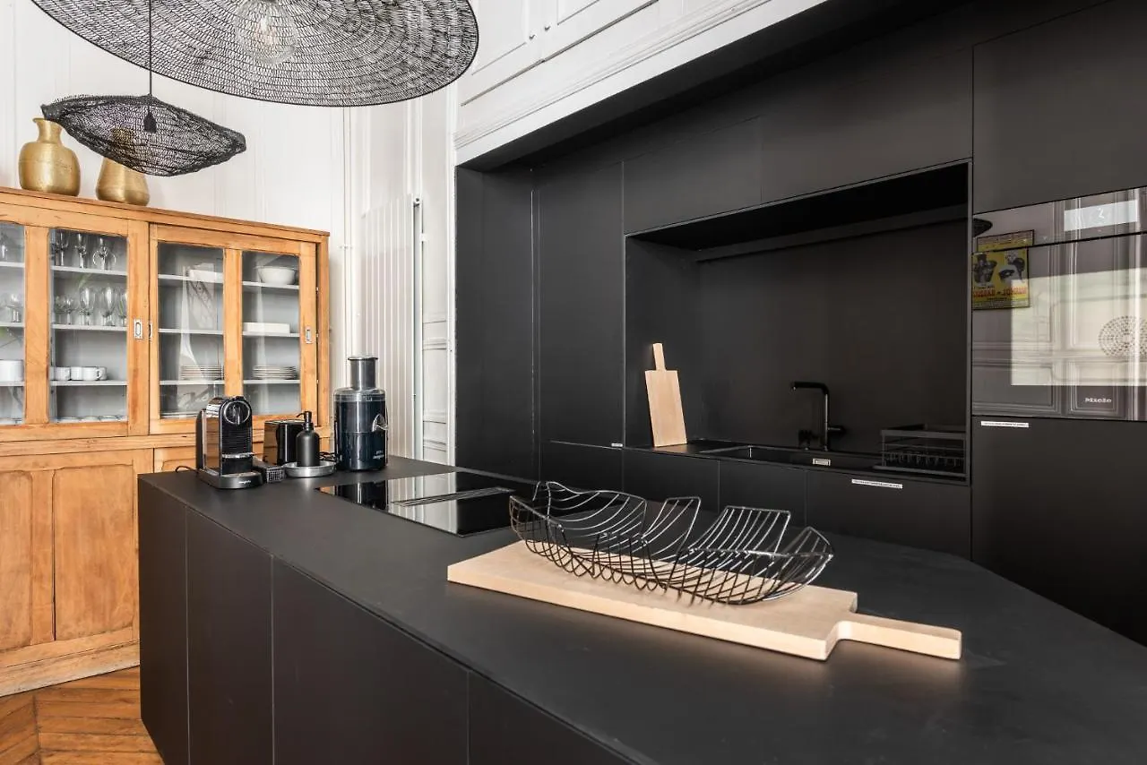 Outstanding Parisian Flat In Heart Of Paris Center Apartment