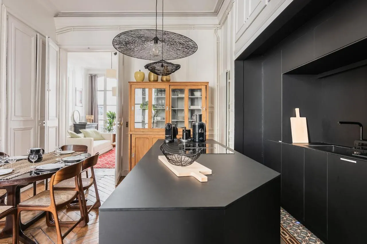 Outstanding Parisian Flat In Heart Of Paris Center Apartment