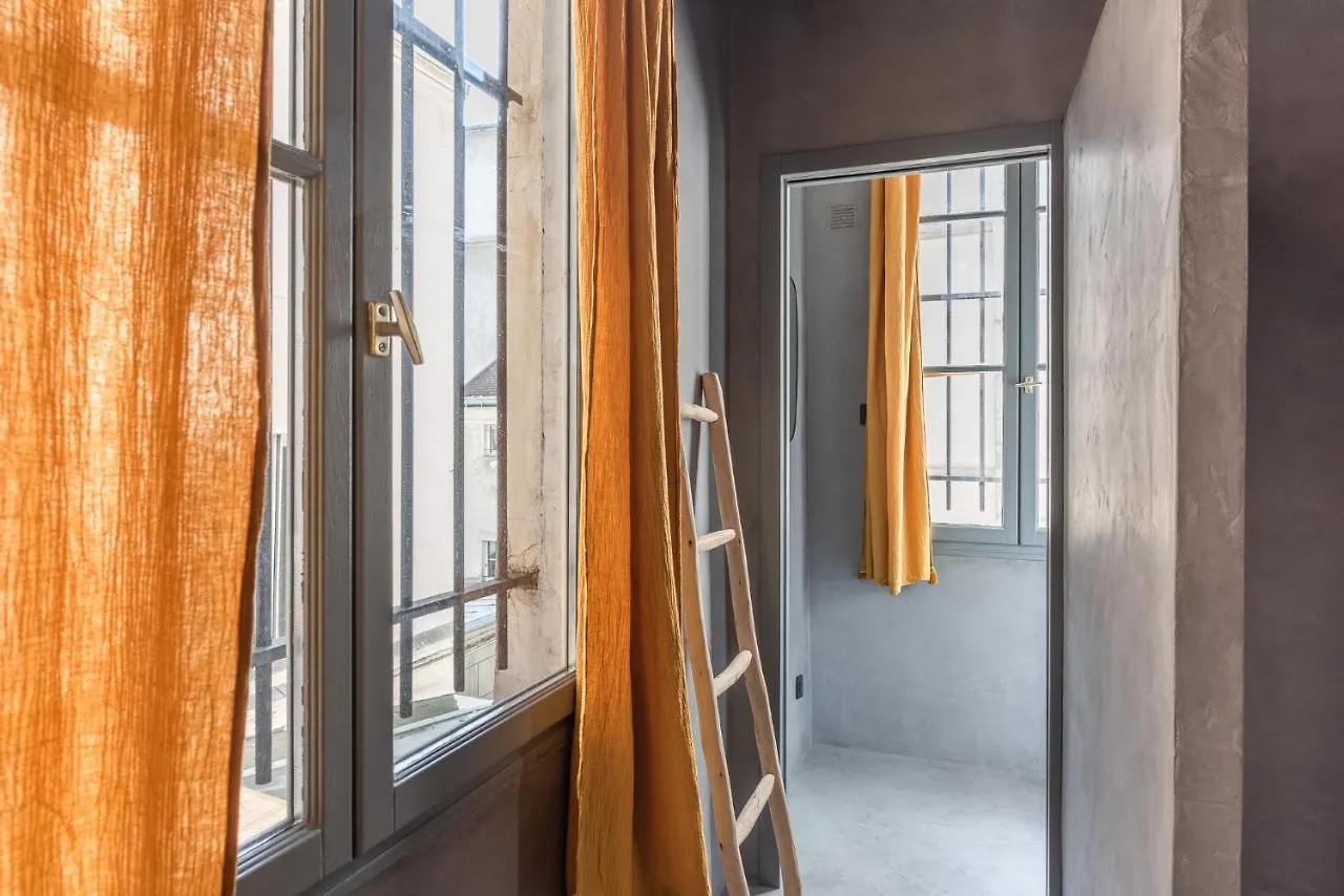 Outstanding Parisian Flat In Heart Of Paris Center Apartment