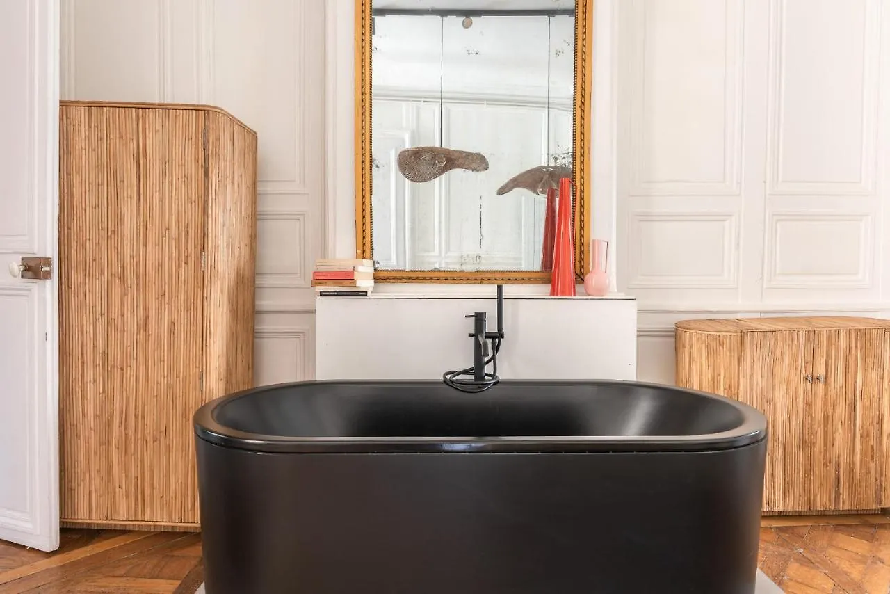 Outstanding Parisian Flat In Heart Of Paris Center Apartment